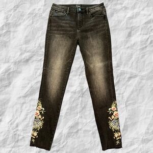 Driftwood Jackie Floral Embroidered Skinny Jeans Black 28X28.5 Fray Hem Mid Rise